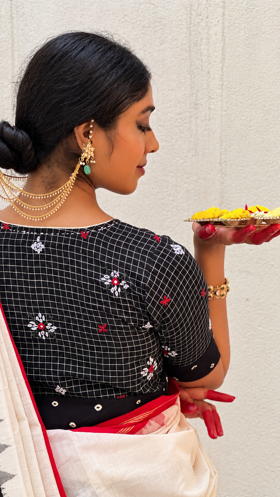 Ponduru Handspun Cotton Saree - Ganga Jamuna Border with Black Lambani Bandhani Checkered Blouse