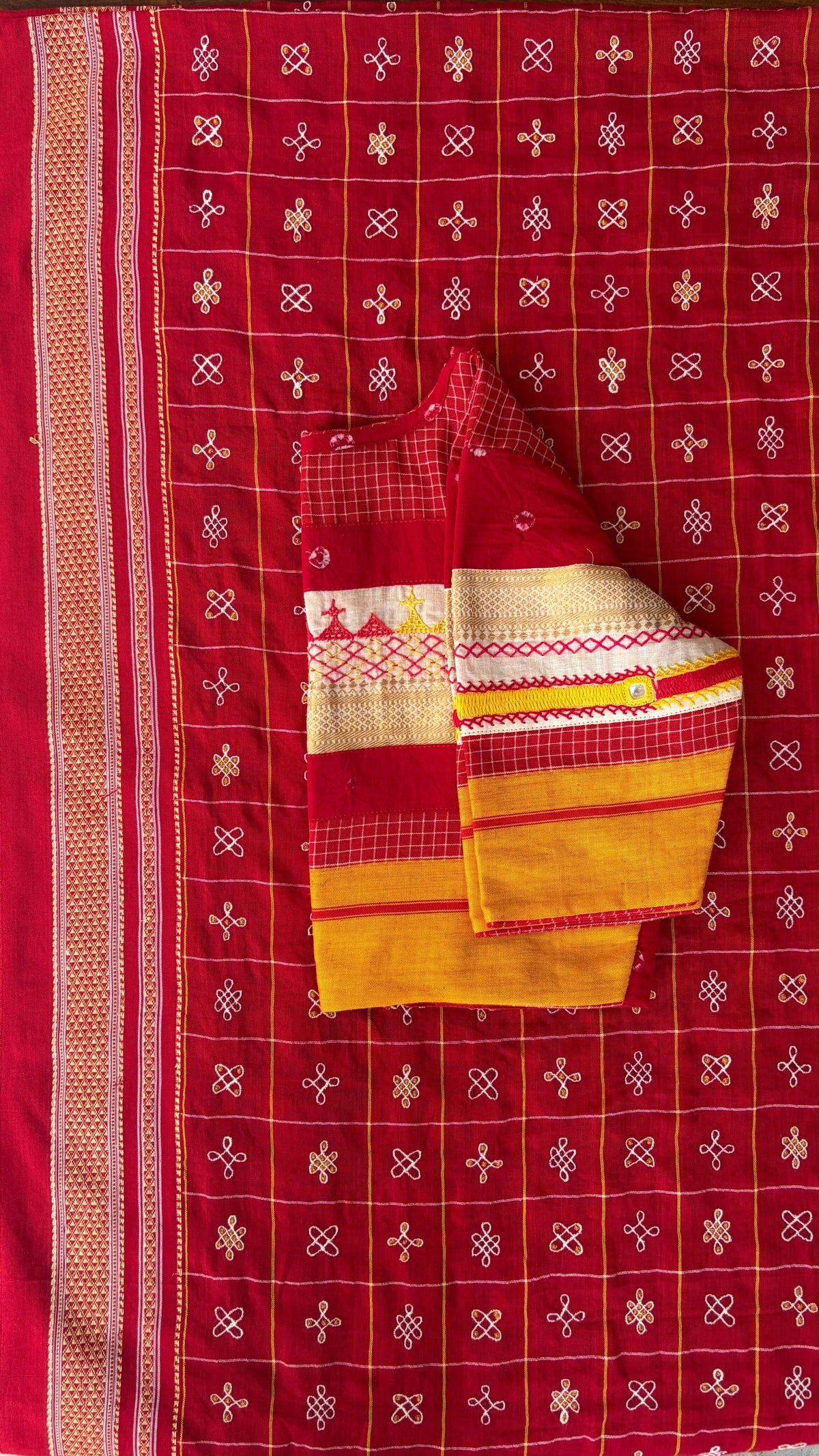 1000 buttas of Kolam - Embroidered Ilkal Saree with Red Lambani Bandhani Blouse